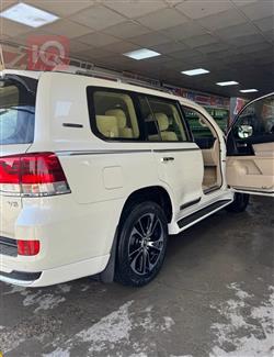 تۆیۆتا لاند کروزەر